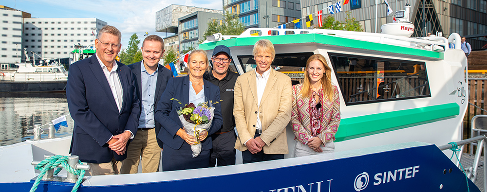 Dåp av den elektriske arbeidsbåten Elly. Foto: Daniel Gløsen