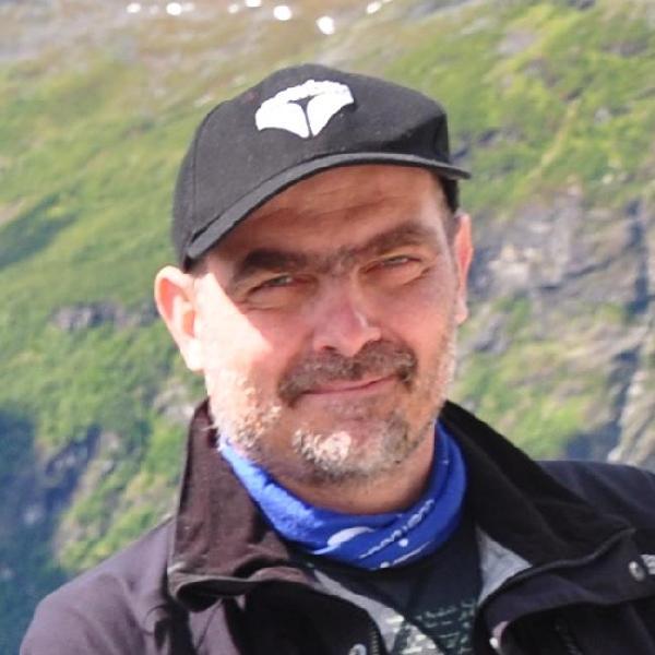 head photo of contact person