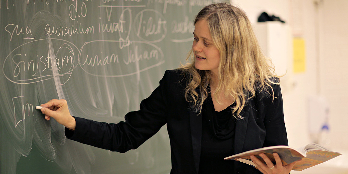 Professor Thorsen teaching. Photo