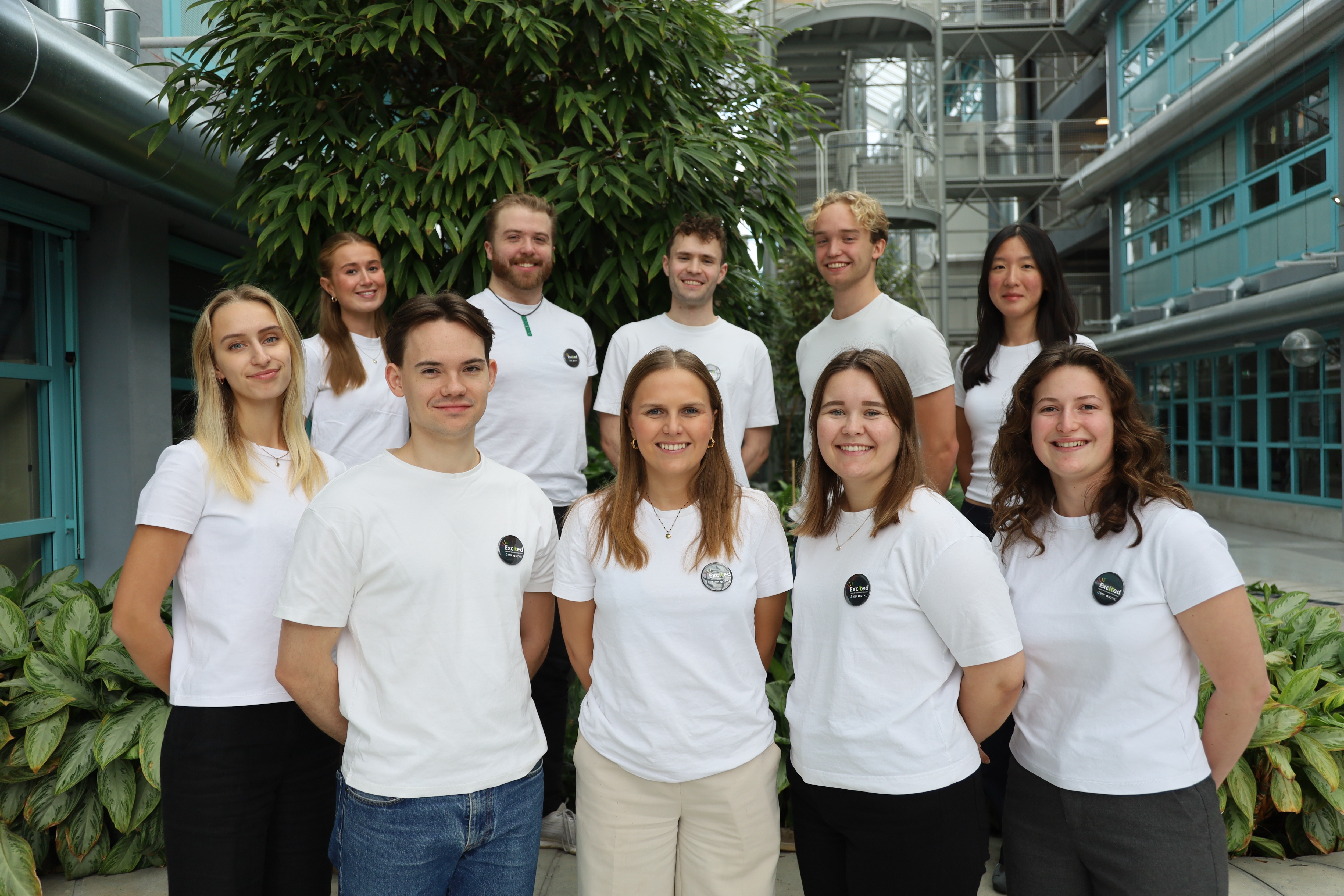 Group picture of Excited Learning assistants. Photo