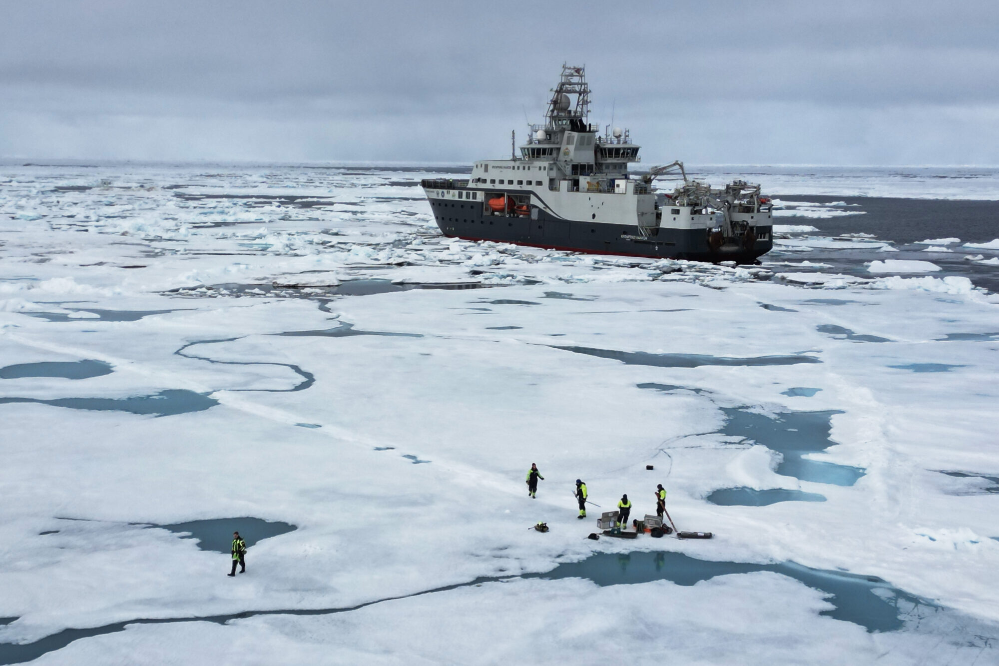 5 researchers on the ice in the Arctic
