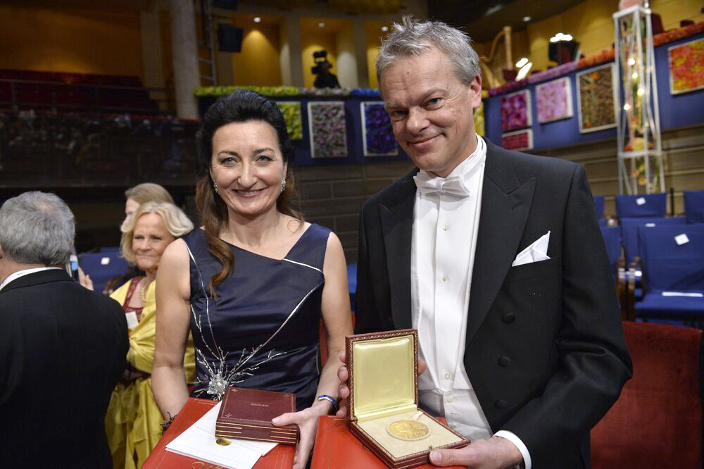 May-Britt Moser and Edward Moser with their Nobel medal.