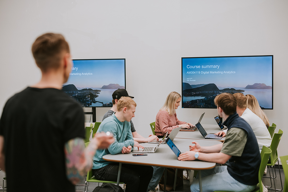 Students in class. Photo: Tone Molnes/NTNU