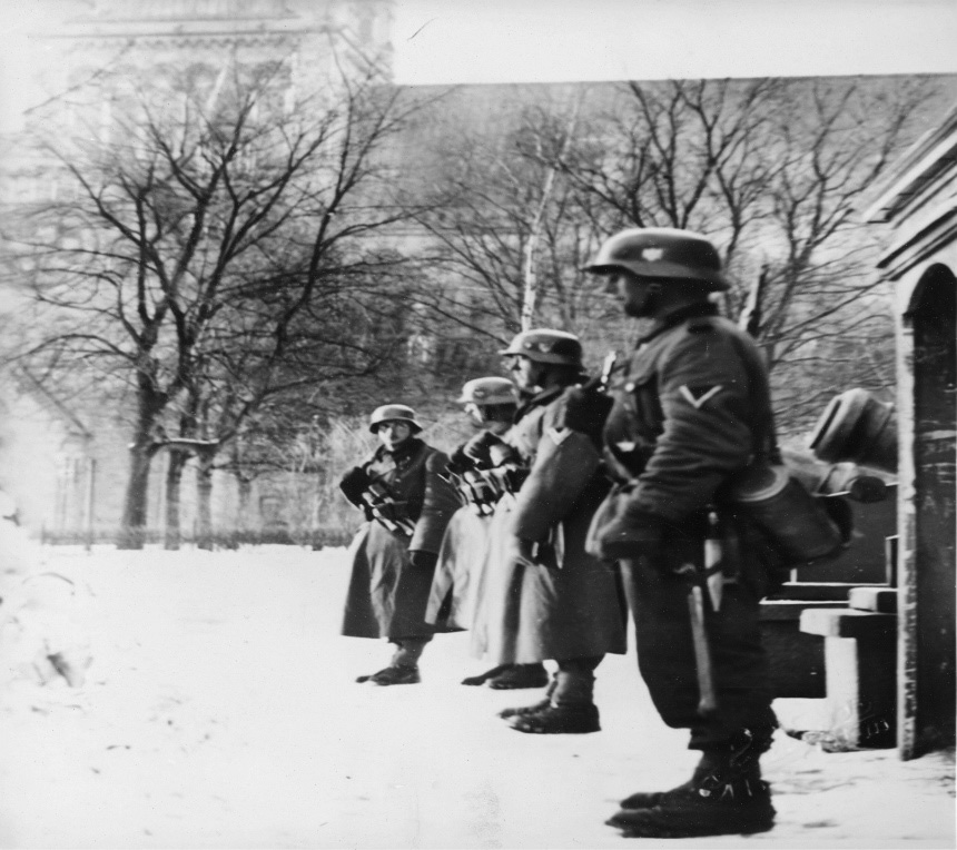 German soldiers in front of the Nidaros Cathedral. Photo