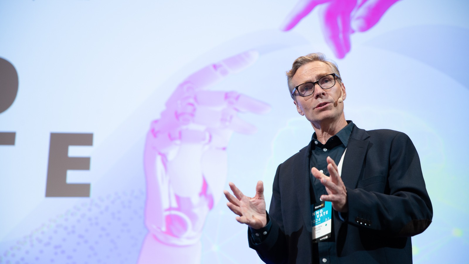 Jon Atle Gulla speaking on stage