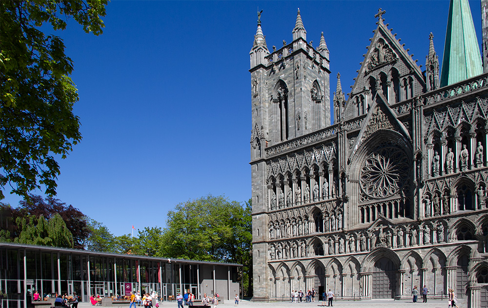 Nidaros Cathedral and Café Two Towers