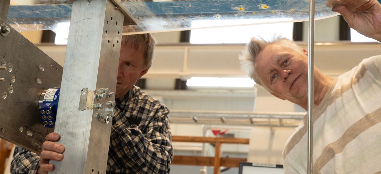 Trond Innset and Ole Erik Vinje working in the CWT-lab. Photo: Kai T. Dragland