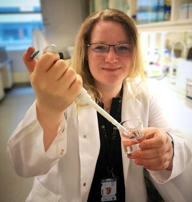 A woman with instrument in a lab. Photo